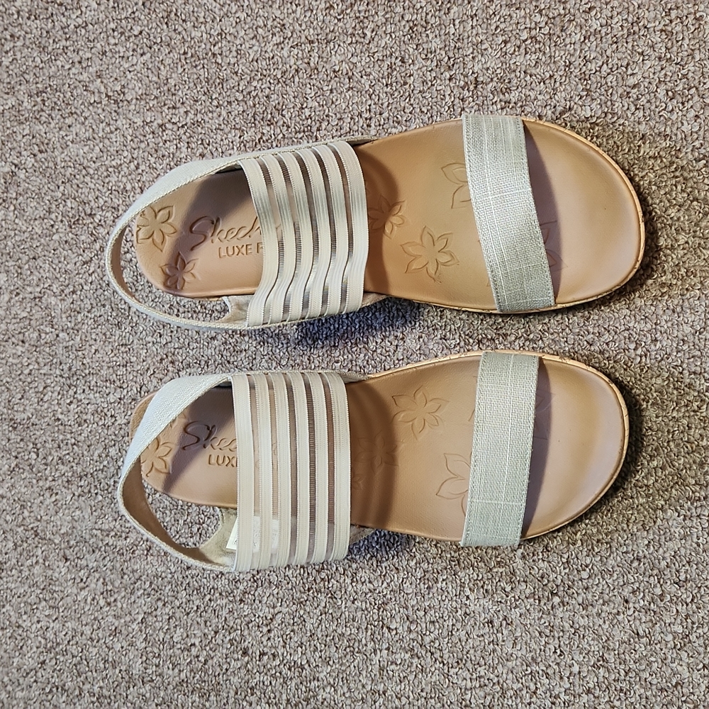 Size 8 Sketchers wedges